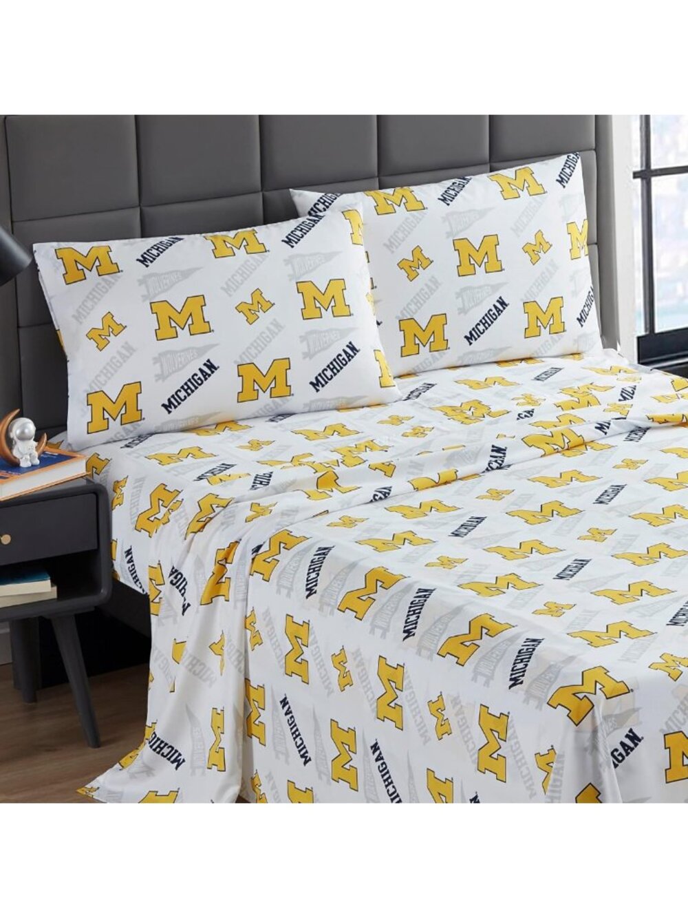 NCAA Full Size Sheet Set - Michigan Wolverines Team Logo Bedding for Dorms - Picture 2 of 5